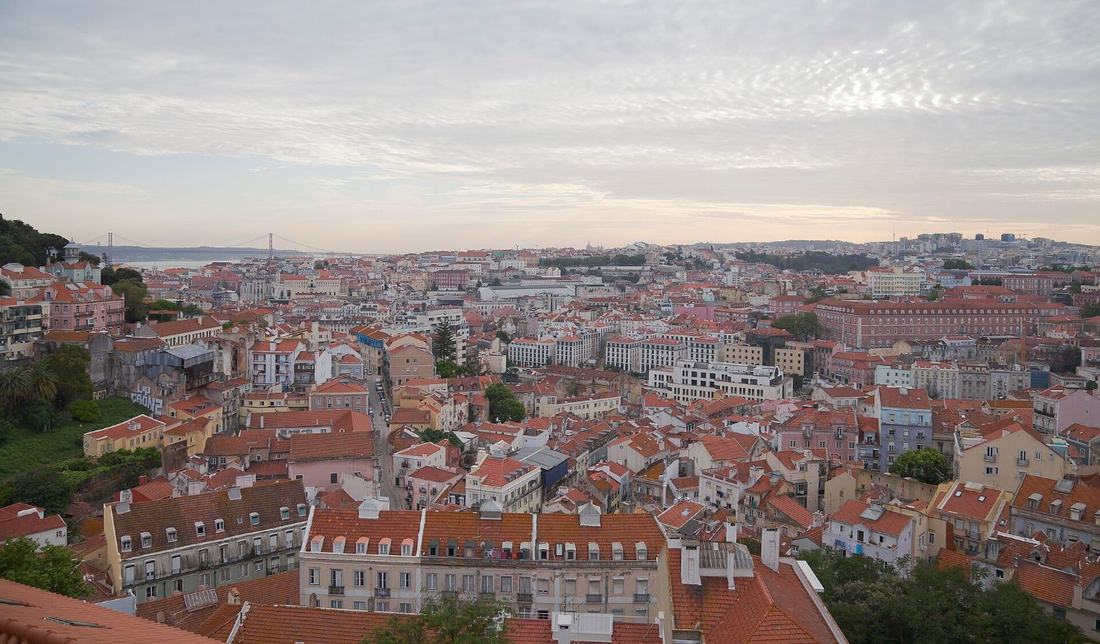 Vista dos telhados de Lisboa a partir do Miradouro da Graça